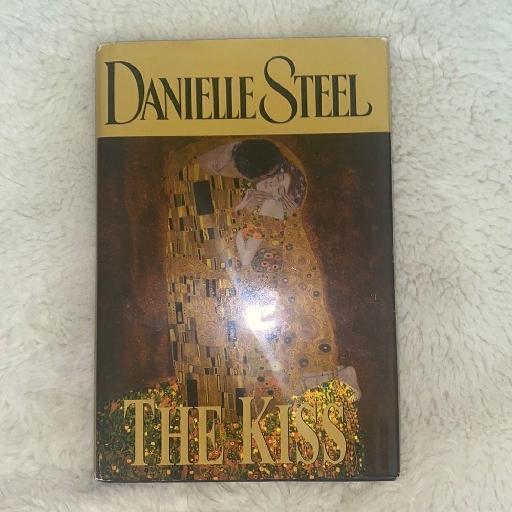“The Kiss”💋by Danielle Steel 